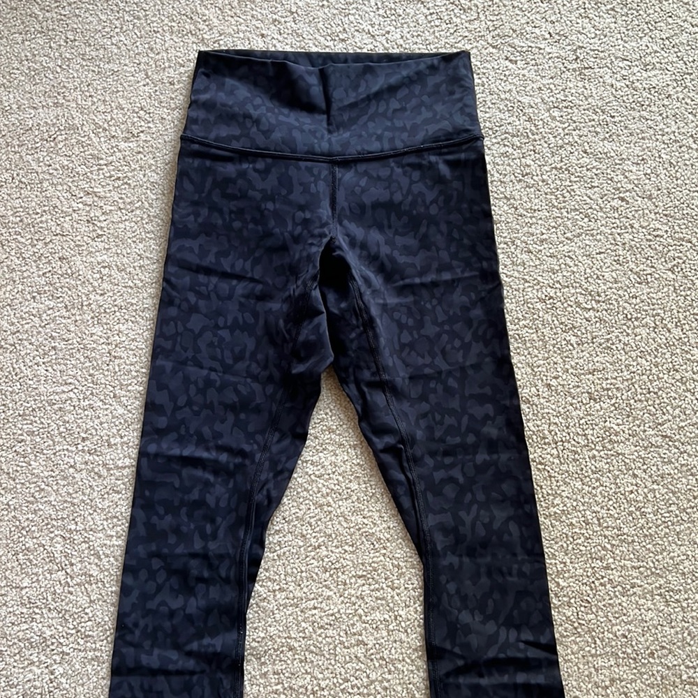 Lululemon Wunder Trains size 6